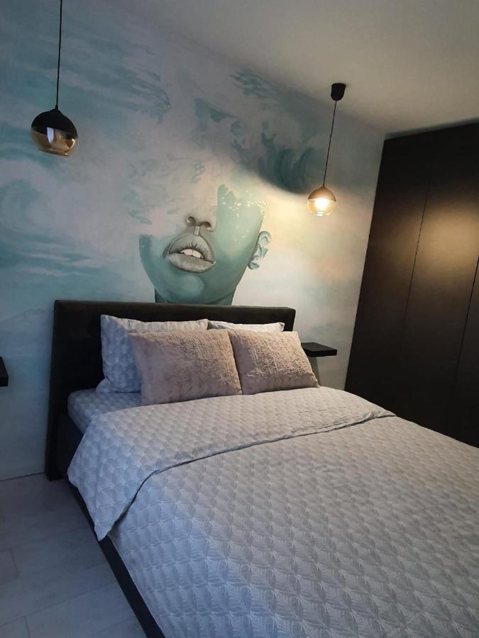 Discret Home Luxury Floresti  Luaran gambar