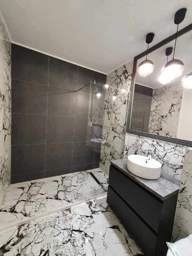 Discret Home Luxury Floresti  Luaran gambar